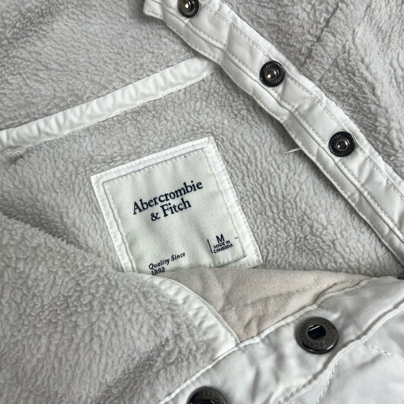 Abercrombie and Fitch Gray and White quilted Sleeve Sherpa - Picture 5 of 5
